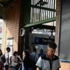 Una imagen de María Auxiliadora a la salida del Metro de Medellín, Colombia