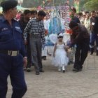 Procesión de la Virgen en Mariamabad, el gran santuario mariano de Pakistán, al que acuden cristianos, pero también musulmanes