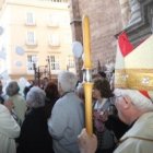 El cardenal Cañizares en el Jubileo de las Familias, a la puerta de la catedral
