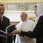 Francisco recibió al presidente de Azerbaiyán, Ilham Aliyev, y a su esposa en marzo de 2015.
