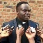 El padre Vincent Machozi denunciaba en los medios matanzas y crímenes ligados al comercio ilegal de coltan