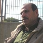 Mansour Al-Nagor enseguida ha recibido ayuda de Cáritas, pero el Estado lo ha atascado con burocracia ineficaz y no ayuda a su numerosa familia