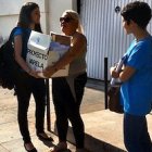 Rosa María Payá (izquierda) y Rosa María Rodríguez (centro), ante la asamblea popular del régimen cubano.