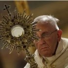 El Papa Francisco salió en procesión con la Santa Hostia