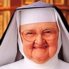 La Madre Angelica consagró 35 años de su vida a EWTN, los últimos quince ofreciendo sus sufrimientos por la evangelización en los medios.