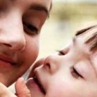 Los niños con trisomía 21 dan amor y agradecen el amor recibido tanto o más que los demás.