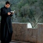 San Pedro Poveda reza y pasea... la película sobre su vida lleva un mes en cartel y llega a nuevas ciudades