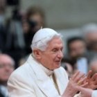 Benedicto XVI felicita a Gerhard Müller cuando es creado cardenal... ambos alemanes refutan la crítica del protestantismo liberal al sacerdocio católico