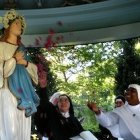 Con flores a María: una de las tradiciones más bellas del mes de mayo aún lo es más si las flores son espirituales y nos hacen ser mejores.