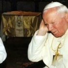 Sor Lucía, en uno de sus encuentros con San Juan Pablo II.