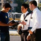 Los mormomes y testigos de Jehová captan adeptos visitando sus casas