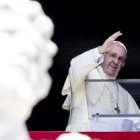 Desde su ventana el Papa dirige la oración del ángelus cada domingo al mediodía