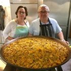 Las familias hacen una paella que comparten con los expresidiarios, con los que pasan el domingo