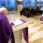 Francisco explica las Escrituras también en sus homilías diarias de Cuaresma