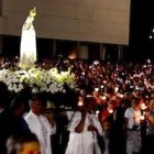 Procesión de la Virgen en Fátima, en uno de los pasajes documentales de la película, que incluye también una trama de ficción.