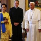 El Papa recibió a Aung San Suu Kyi, premio Nobel de la Paz en 1991, y ministra del nuevo gobierno