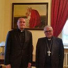Don Demetrio, a la derecha, acompañado del rector de la Pontificia Universidad Juan Pablo II de Cracovia, Wojciech Zyzak.