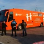La Policía de Alcobendas contempla el tercer vehículo de HazteOir... pero no lo multan ni requisan