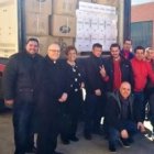 El equipo de Cáritas Toledo con el camión de ayuda que distribuirá la Hermana Agnes