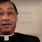 Roy Campbell se ordenó sacerdote con 59 años y diez años después es obispo en Washington