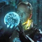 Fassbender con algo muy valioso en las manos, que no consigue entender... ¿una metáfora de su fe?