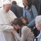 Francisco destaca el valor misionero del enfermo que tiene fe y da testimonio de esperanza