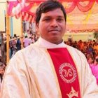 Fue víctima y testigo de la persecución anticristiana en Orissa, lo que fortaleció su vocación