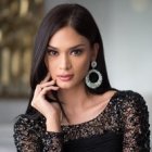 Pia Wurtzbach, Miss Universo 2015, actriz y modelo filipina que colabora con Cáritas