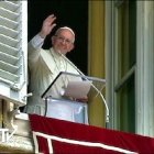 El Papa invitó a considerar la Cruz como el lugar de paso hacia la Resurrección.