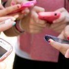 La adicción de los jóvenes a los dispositivos móviles se está convirtiendo en uno de los principales problemas de las familias