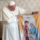 Las balconeras con la imagen de la Sagrada Familia ayudan a visibilizar la Navidad cristiana