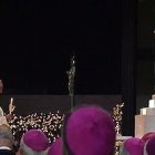 Francisco rezó un rosario masivo tras una meditación en la que precisó cómo debe ser la devoción a María.