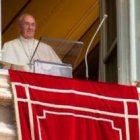 El Papa Francisco durante el rezo del Regina Coeli