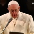 Tras el Via Crucis y su reflexión y oración final, el Papa impartió la bendición.