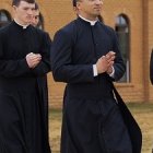 Cada vez más jóvenes deciden utilizar la sotana habitualmente