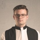 El sindicato comunista ha utilizado la imagen de un sacerdote para defender el domingo