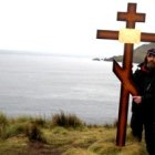 Fiódor Kóniujov, explorador y sacerdote, quiere instalar una cruz de piedra en la Fosa de las Marianas