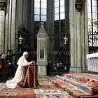 Benedicto XVI veneró las reliquias de los Reyes Magos en su visita apostólica a Colonia de 2005.