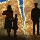 El que se divorcie de su mujer