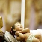 Francisco anima a contemplar al Niño Jesús, que en su debilidad es quien da sentido a la vida