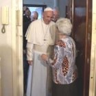 El Papa Francisco sorprende con sus visitas puerta a puerta a los vecinos del barrio de Ostia
