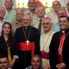 Lara Zara, la alcaldesa de Alqosh, con el cardenal Sako y otros líderes católicos caldeos