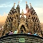 El templo principal de la Sagrada Familia empieza por fin a usarse para una misa dominical cada semana