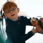 Un niño sale de casa dispuesto a encontrarse con Dios: es el punto de partida de este anuncio en forma de corto.