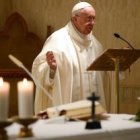 Francisco celebra la misa matinal en la capilla de la Casa Santa Marta, en el Vaticano