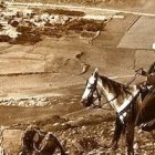 En lo alto del Monte Ebal, sobre el valle: al frente, gemelo del Ebal, el Monte Guerizim.