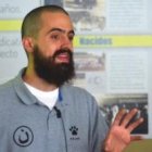 El periodista y cineasta Jaume Vives, con la letra árabe nun, de nasraní, es decir, cristiano