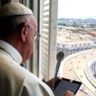 Con un clic, Francisco hace llegar un tuit a 35 millones de personas en nueve idiomas