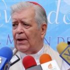 El cardenal Urosa se quedó con los refugiados en la iglesia pidiendo una evacuación segura para todos