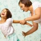 El cachete no convence a muchos pedagogos pero prohibirlo por ley tampoco ayuda a las familias